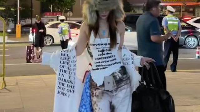 Kanye的兵果然高质量，潮哥潮姐看爽了