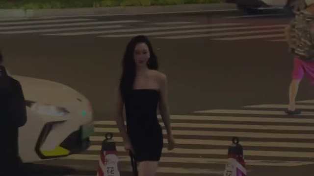 风吹乱头发时，就把它扎成勇敢的模样