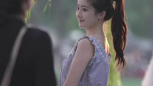 街拍清纯小姐姐