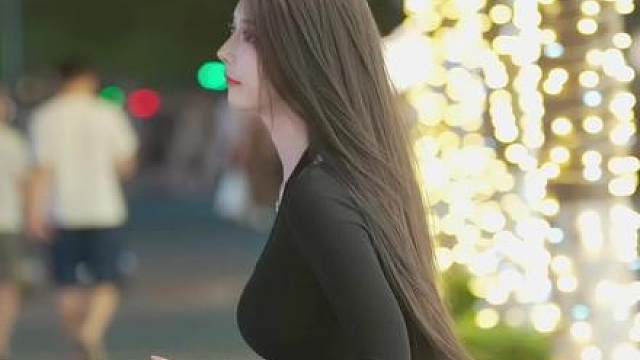 看你挺会走路的 要不要一起散步