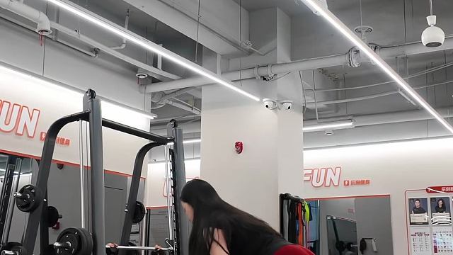 你那软绵绵的照片就不要配硬曲了