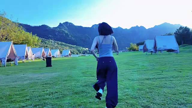 生命的力量来源于适应，而不是挑剔