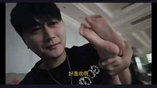 【小酷】小酷抱著小姐姐的腳說好喜歡，真BT！
