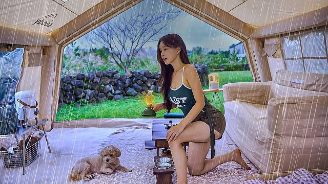 惡劣天氣下的單人露營 | 寬敞舒適的充氣帳篷