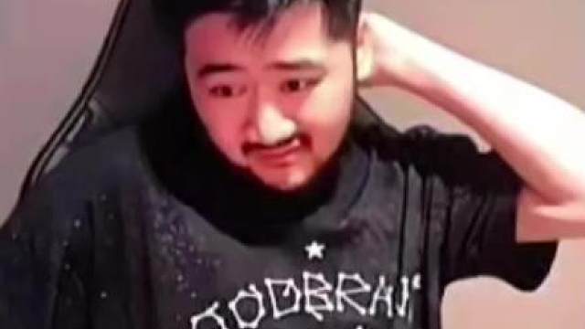 “茄子空降蛋神直播间 给铁O送福利 可是没有年轻时的锐气了”