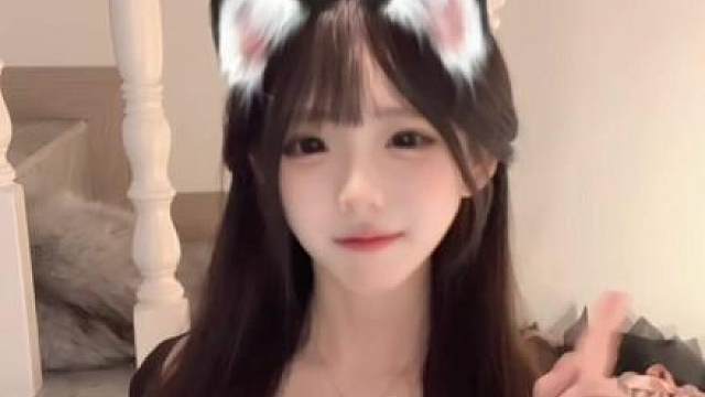 觉得我们可爱很正常 我们学生党讲话就是萌萌的 (･_･)