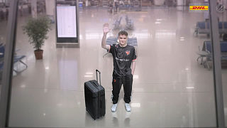 暖心，jcobbb機場送別Astralis回家