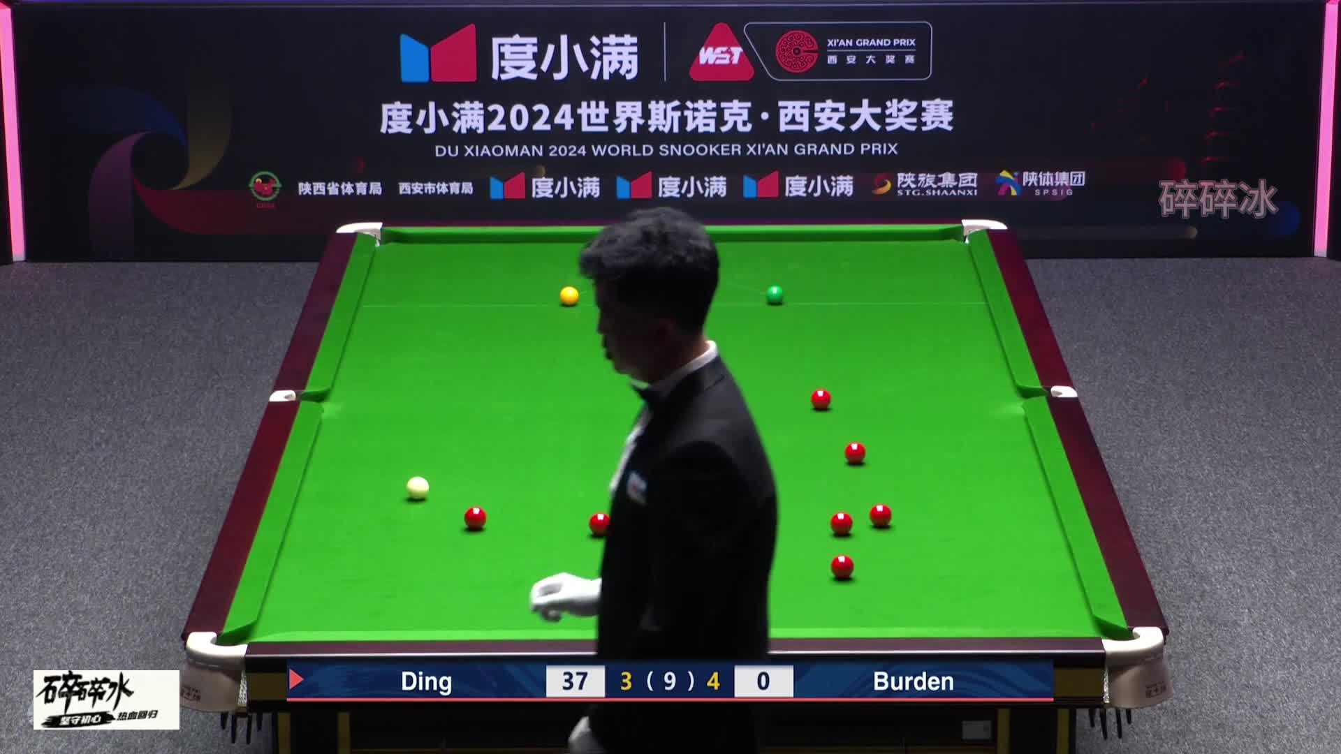 被逼到绝境，丁俊晖彻底杀疯了！对手开完球，主任强势上手制胜！