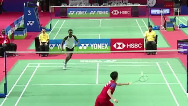 刘洋名宇连续压制对方反手区，迅速以悬殊比分取胜