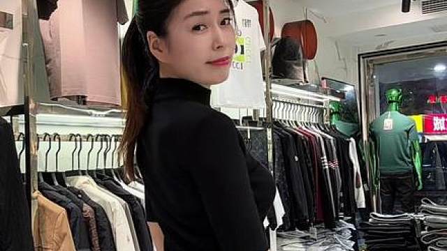 苍白的话刺痛着耳朵