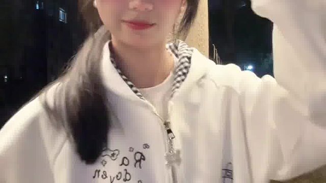 大概就是第一次在外面拍视频吧