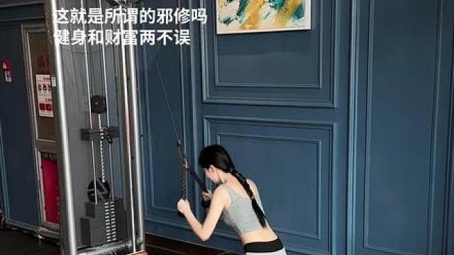 虔诚拜三拜 马甲线财运全都来