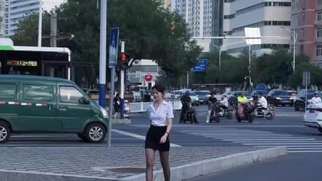 办公室那个很会穿的姐姐又下班了