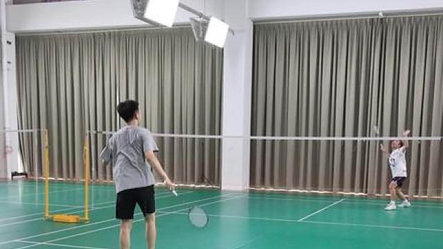 碰上喜欢控后场的对手怎么反击 反击要突然，软硬结合，长短交叉