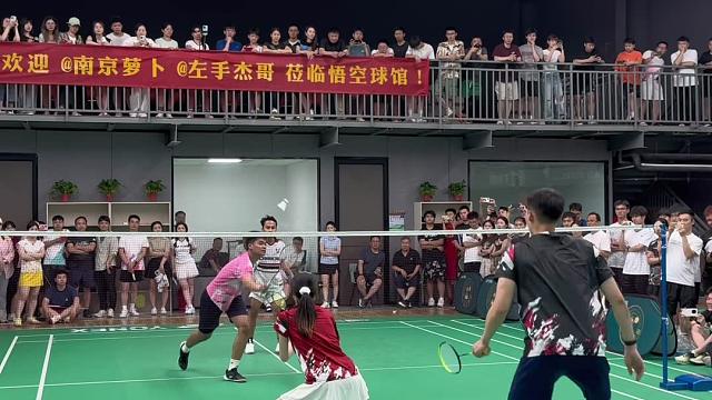 闲庭信步的松弛感