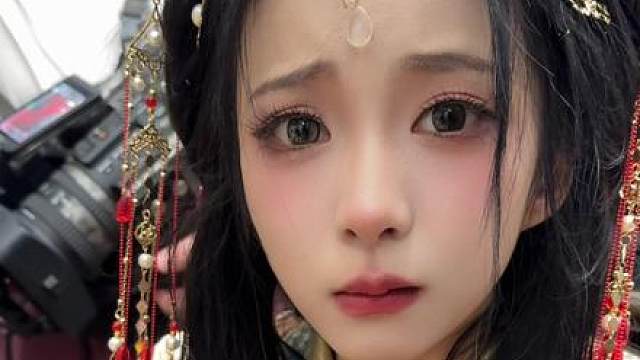 小小的眼睛大大的疑惑雅