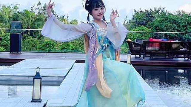 公子何不留下 和我再饮一杯