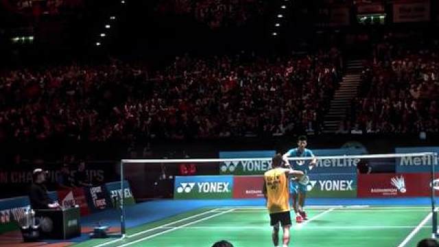 一叶梧桐解半秋.