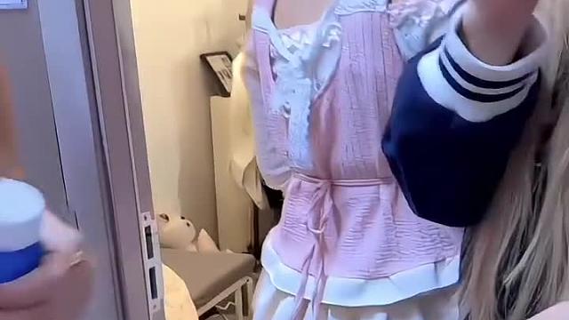 精神小妹可真嫩呀  ​