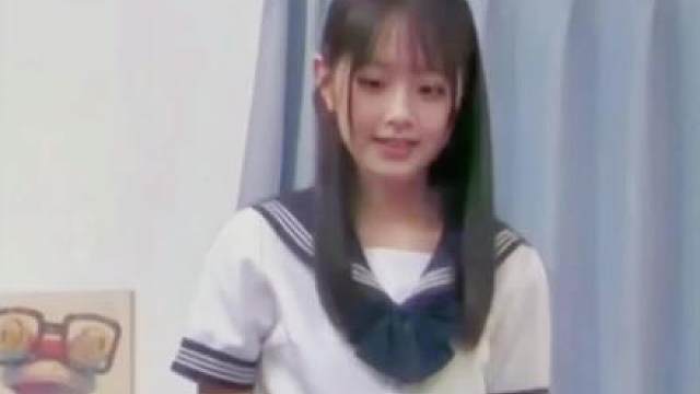 为什么要偷看我的手机 还把它藏起来