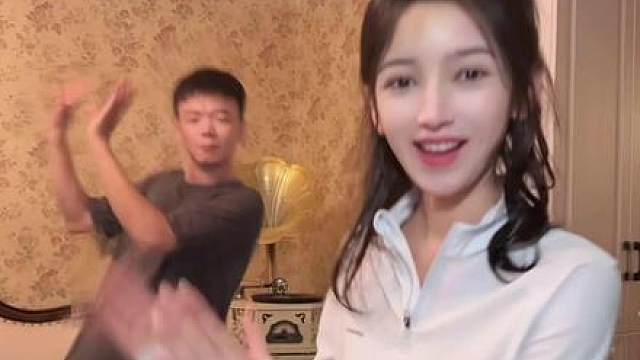 领了一个手势舞搭子