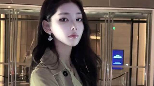 惆怅的枫叶 拍过我的肩