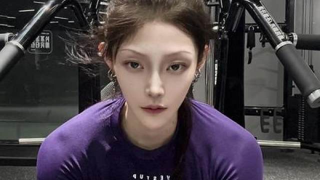 “满室天香仙子家 一琴一剑一杯茶”