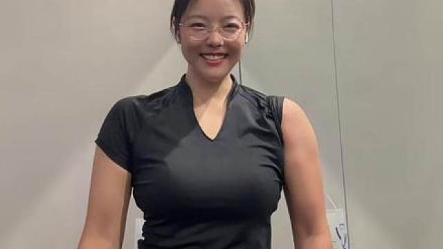 健身房人多了不好意思拍。今天蹲腿