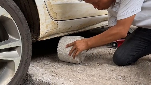 出门在外车轮掉沟，车辆救援脱困，能帮一个是一个！