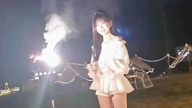 妹子以身入局，唯一能让童锦程破防的的女生，520当天户外直播童锦程和女生约会