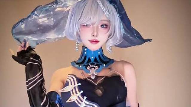 美丽却致命的深海水母