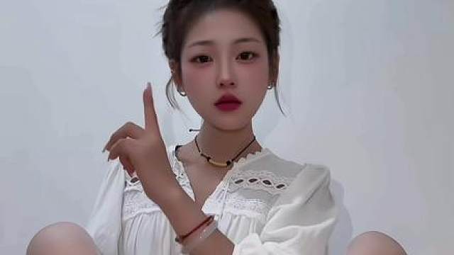 “曲悠情长意难诉 心事重重无人悟”