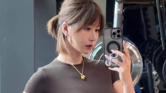 又来健身房拍照了