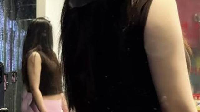 这个女孩，练的应该还咳咳咳以吧