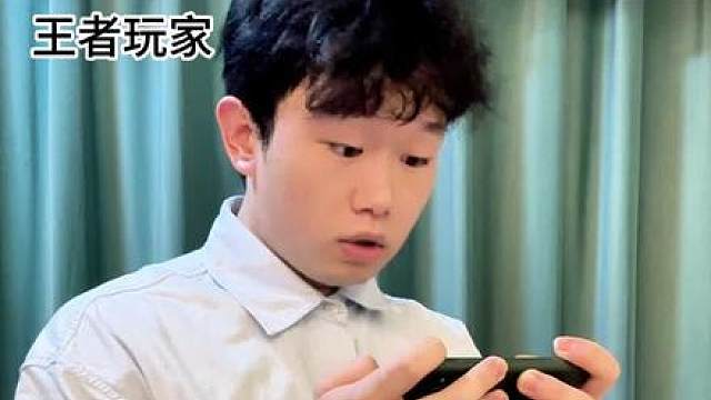 保底4款高级皮肤免费送！王者最新周年福利大解析..
