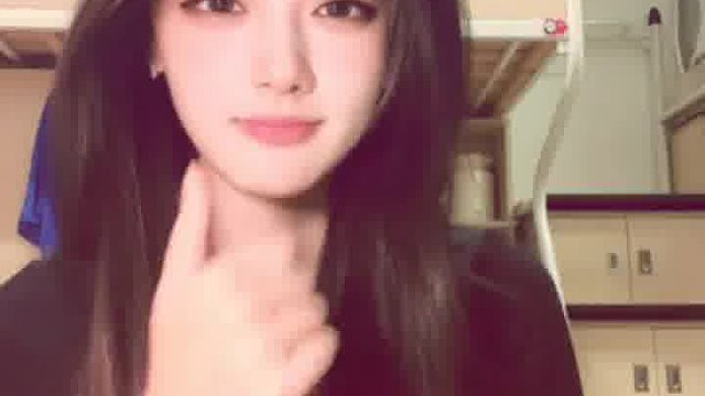 你不要再傻傻盯着我