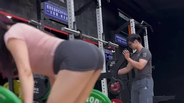 不想练就去休息吧 我替你多做几组