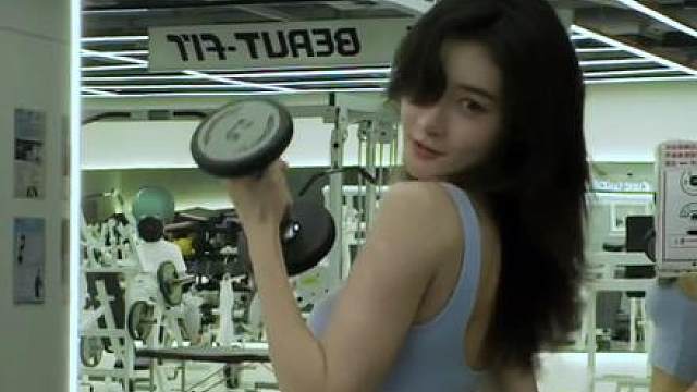 这2.5kg的哑铃，刀马起来是真够劲