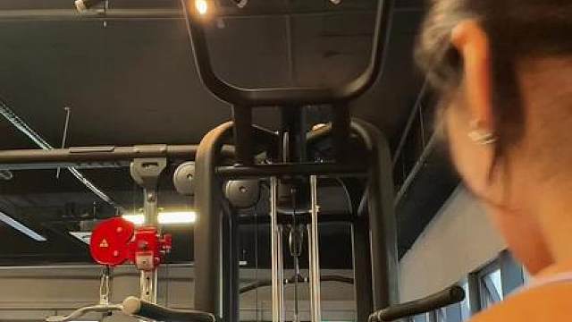 耳机里的音乐健身房的铁是我最低成本真挚炙热的快乐