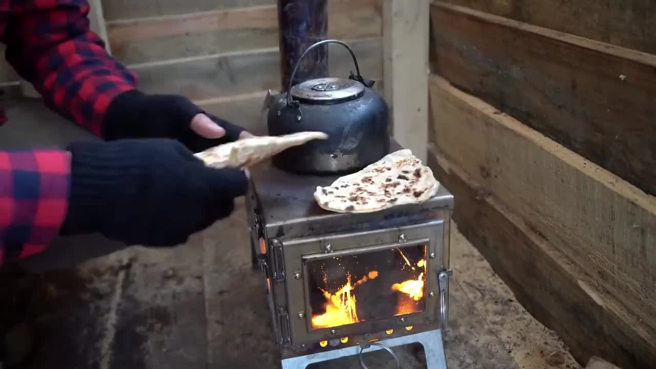 第3集：在白雪茫茫的丛林，男人给自己建造了温暖的小屋