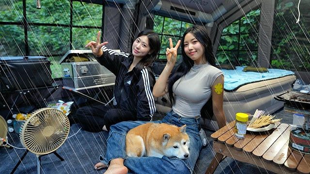 ️暴雨中露营，使用舒适的充气双室帐篷