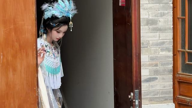 单元门里出来的群像