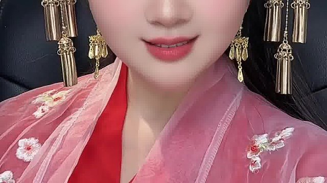 我非孤独不合群，只恐人情未必真。宁坐小窗观浮云，不与他人论是非。闲看庭前花开落，随缘自在心安宁。