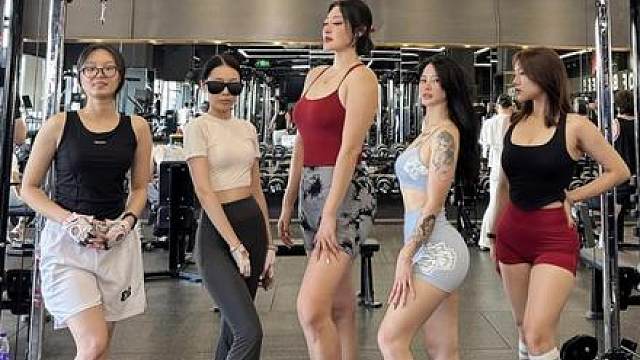 健身小分队一览众山小