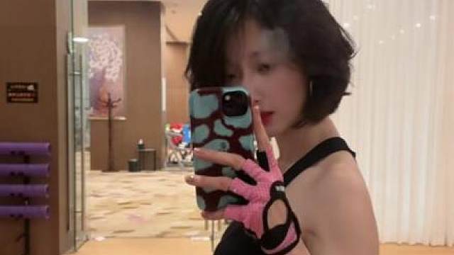 今天练了个臀腿 把人练懵了直接‍