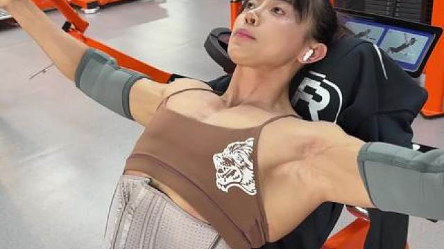 妈呀，这胸部发力我自己都害怕