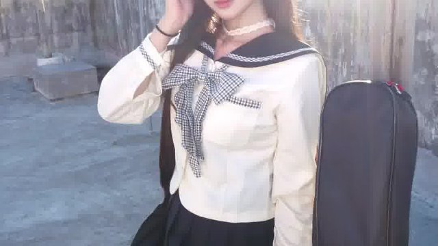 阳光吹过你的头发 不是风动 是我的心动了