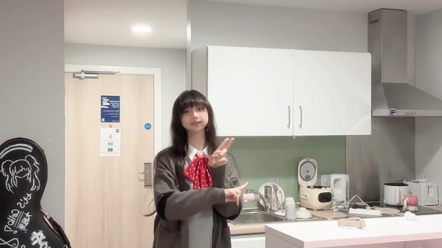 阳光吹过你的头发 不是风动 是我的心动了