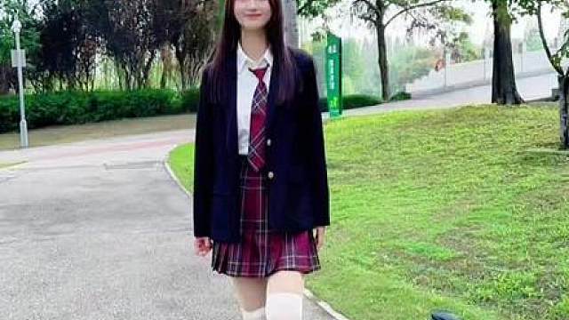 阳光吹过你的头发 不是风动 是我的心动了