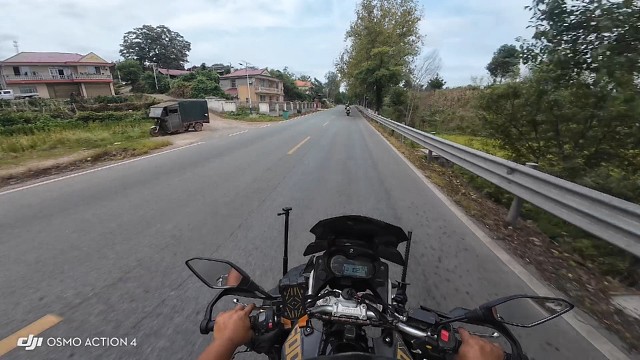 三五好友同行溜车压弯！